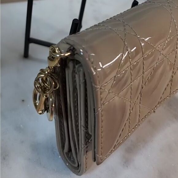 Lady Dior Lotus Compact Wallet Calfskin, Cannage Quilting 2022 Collection - Picture 14 of 14